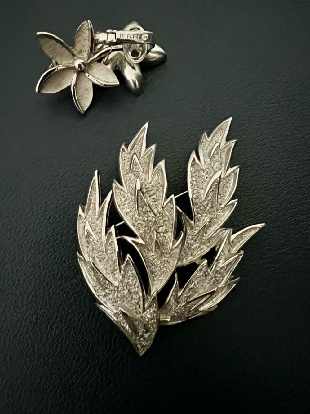 Vintage 1970's Trifari silver Tone Fire Flame Brooch Pin and earrings - Picture 2 of 7